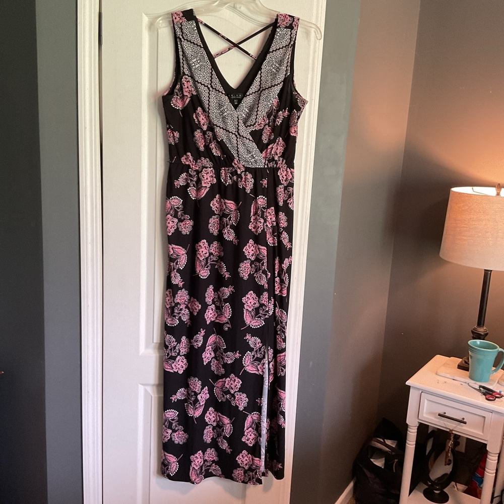 Trixxi Sleeveless Maxi Dress Vneck Women’s Sz XL Black & Pink Paisley Side Slits